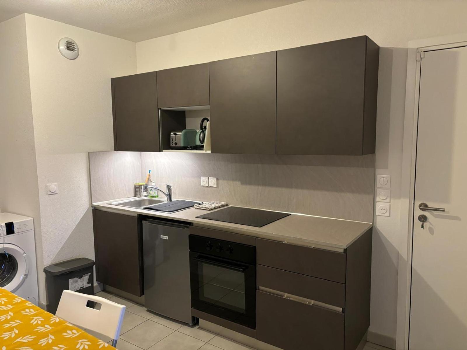 Apartment Duplex A Pour 4 Personnes, Wifi, Parking Et Tramway *