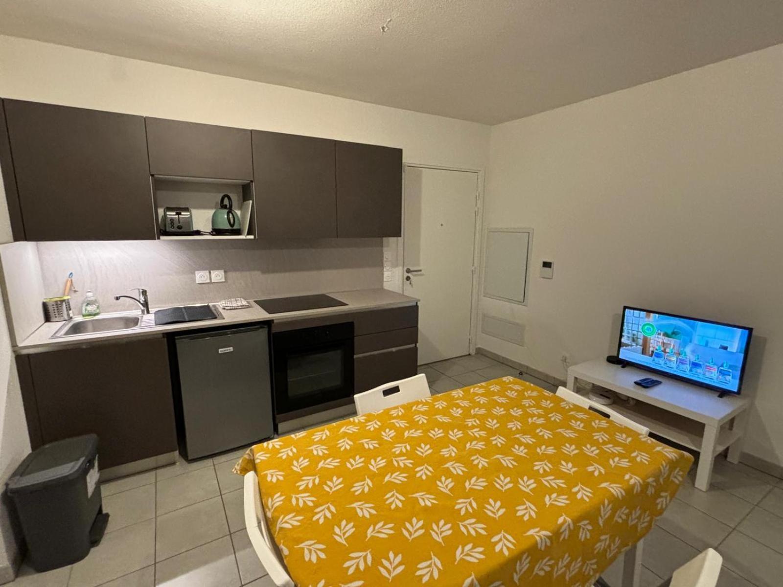 Duplex A Pour 4 Personnes, Wifi, Parking Et Tramway Apartment