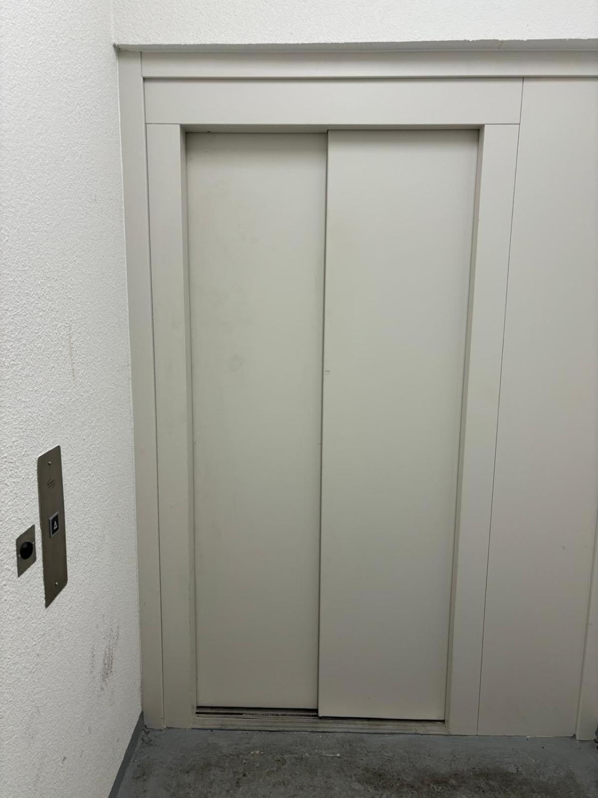 Appartement Duplex A Pour 4 Personnes, Wifi, Parking Et Tramway